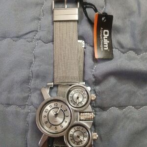 Oulm Silver Multifunctional Watch